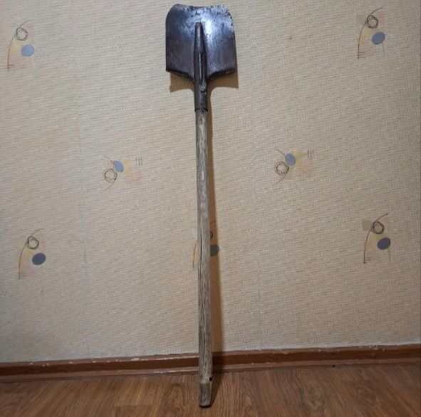 Советская лопата в хорошем состоянии