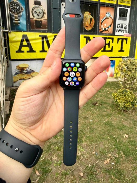 Apple Watch SE 3 / 40mm  / GPS / Black - Baterie 100% - ca NOU