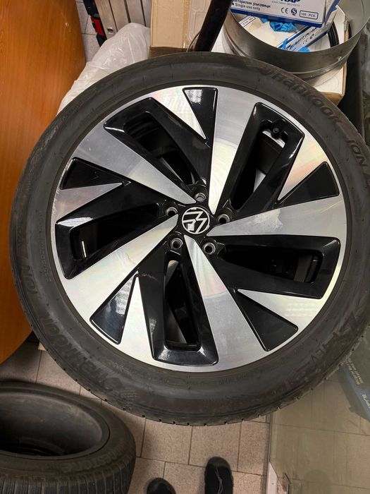 Продавам Оригинални Джанти 20 " за ID.4 ID.5 ID.7 с гуми HANKOOK ION EVO SUV
