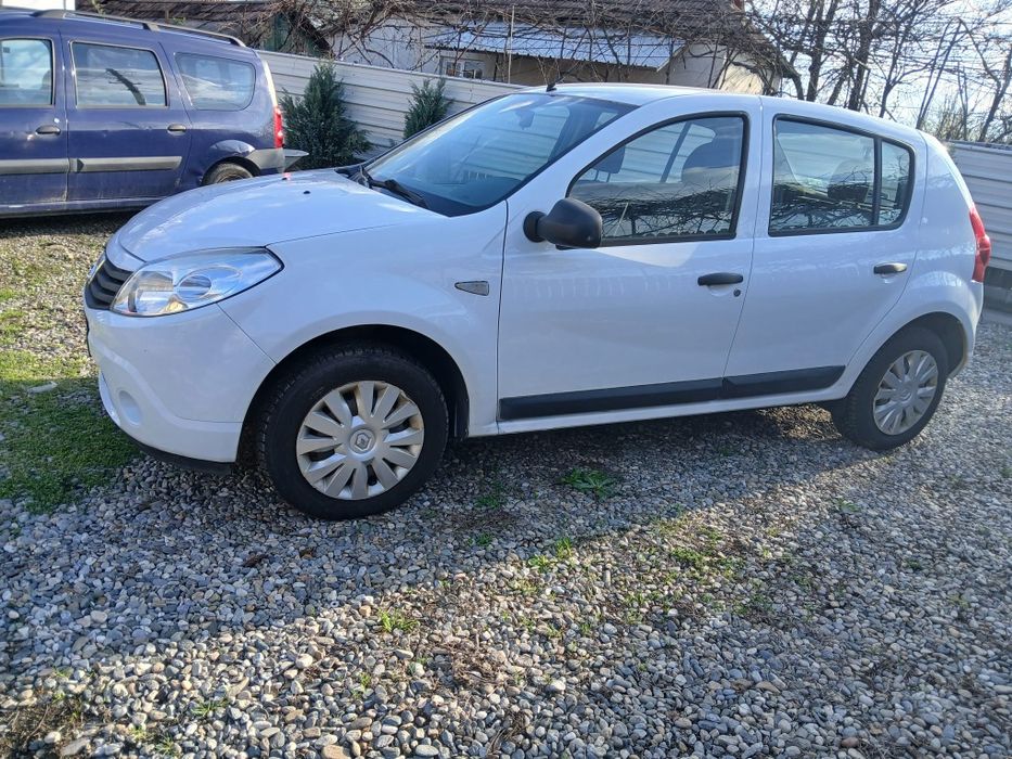 Dezmembrez dacia sandero 2011