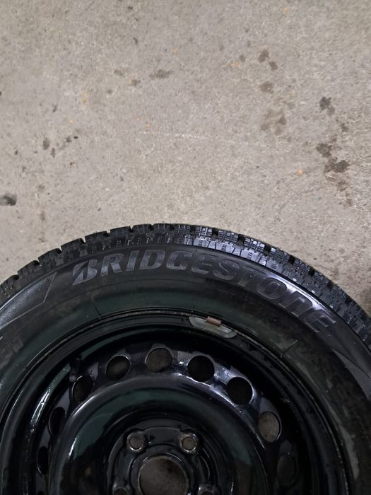 Продам зимние шины с дисками 195/65/R16