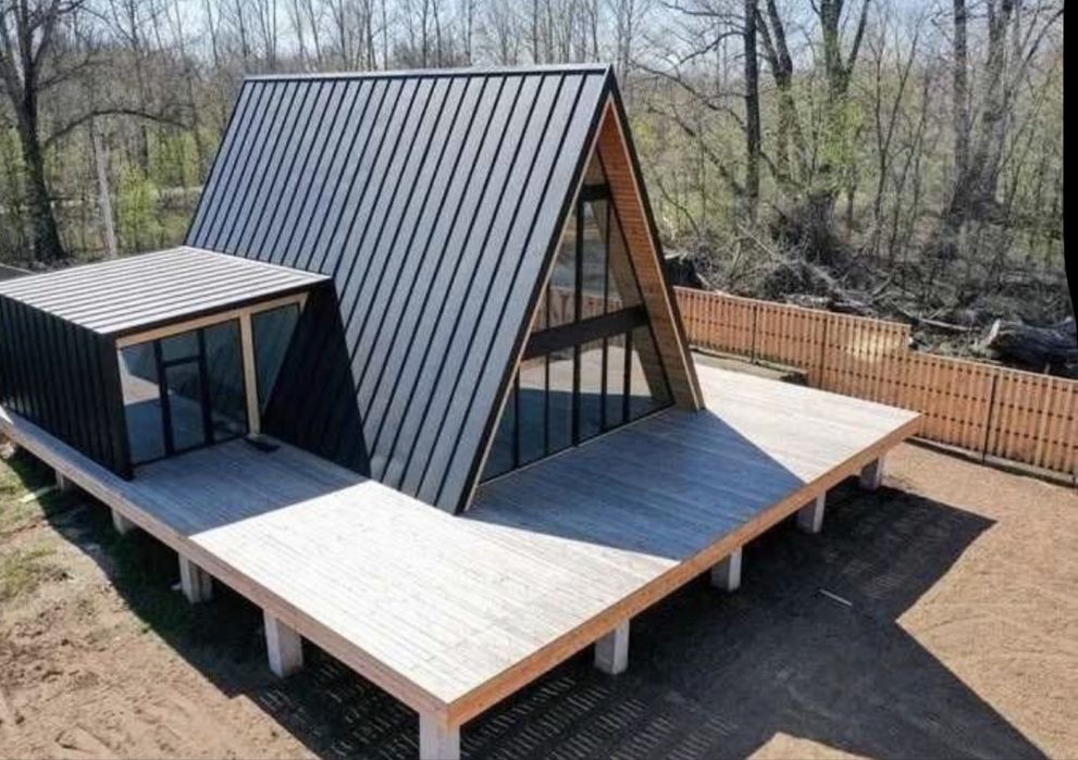 Casa modulara pe structura metalica si panau sandwchi