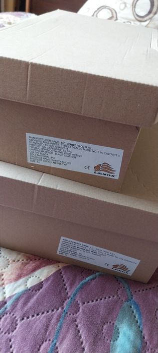 Работни обувки с бомбе. Три чифта. 44 номер.