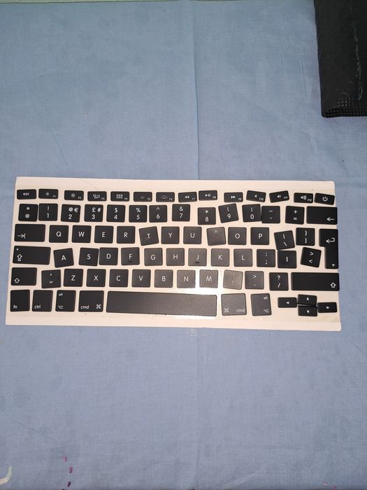 Vînd capace tastatură Macbook Air