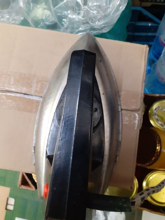 Съветска ютия работеща.Съв. ютия за ръбове.