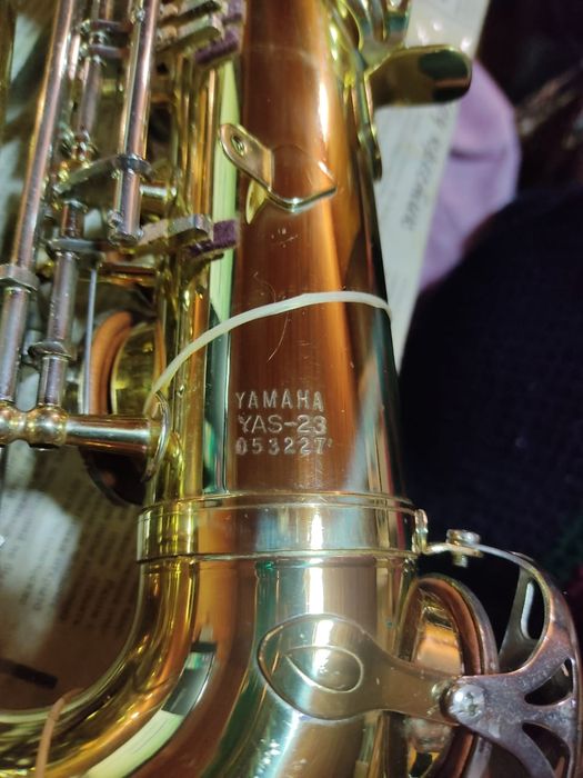 Саксофон альт Yamaha YAS - 23 б/у продам .