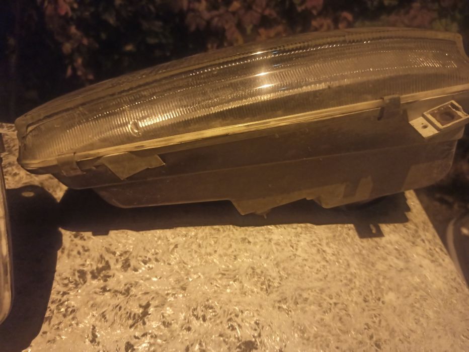 Фарове Hella за Volkswagen Passat B4