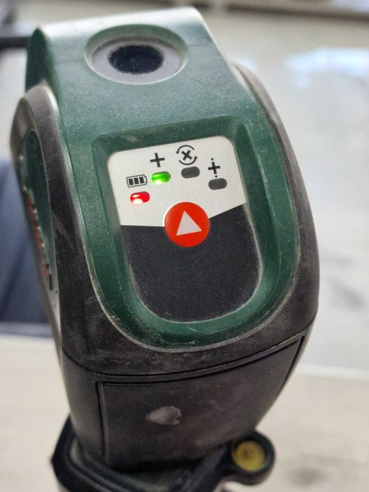 Лазерен нивелир BOSCH UniversalLevel 2 със статив