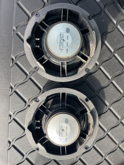 Авто колонки оргинални за пасат В8