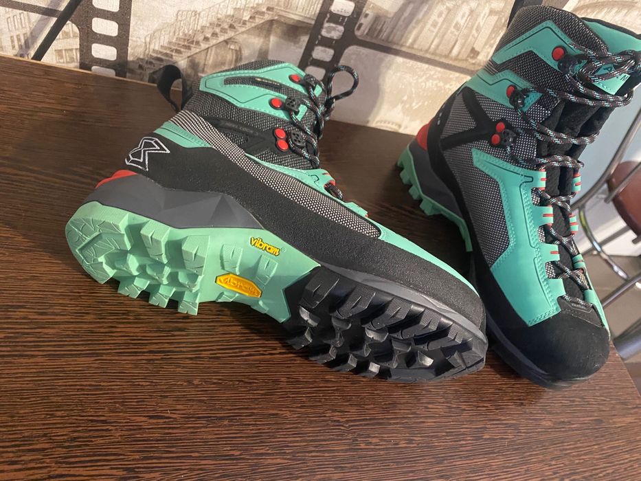 Bocanci munte Garmont, încălțăminte înaltă