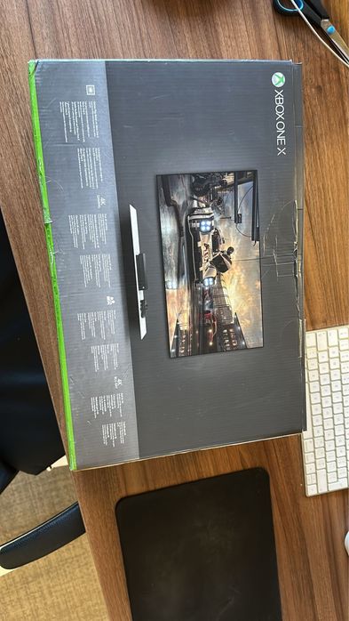 Consola Xbox One X cu cutie - X-box + 2 jocuri