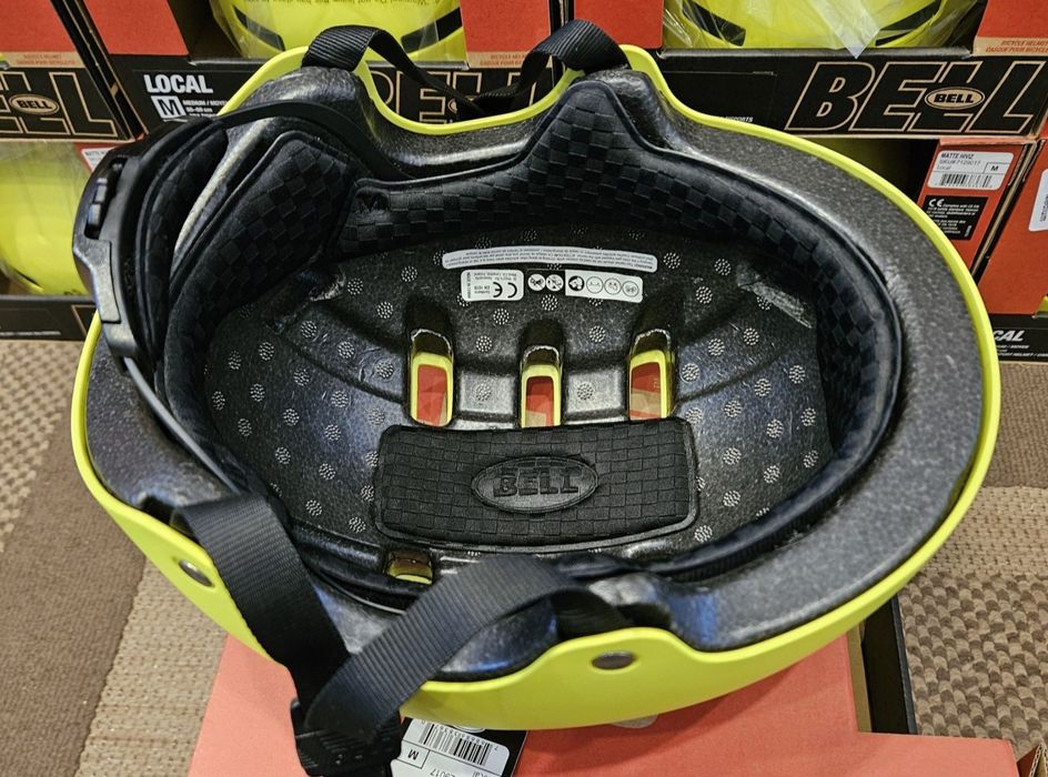 Нова каска Bell Local 55-59см за колело / тротинетка / скейтборд / BMX