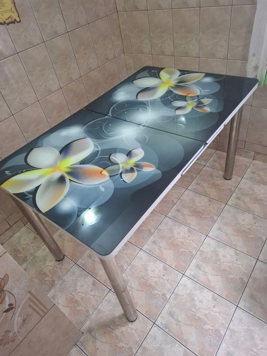 Vând masă de bucatarie