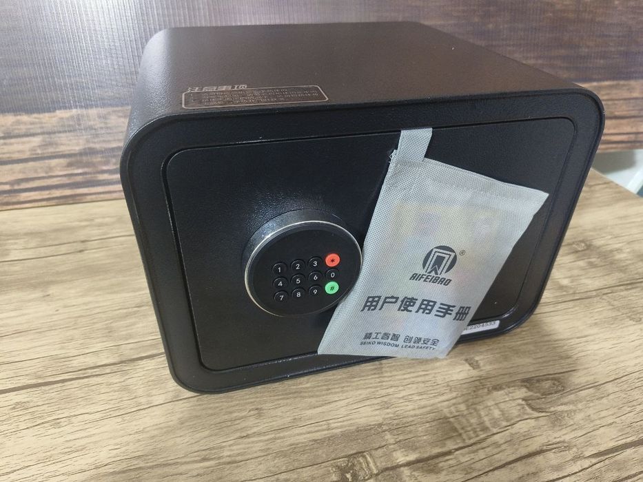 Сейф металлический