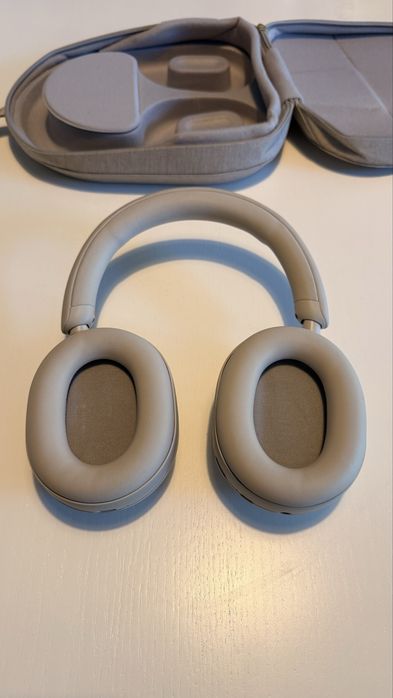 Sony WH- 1000 XM5