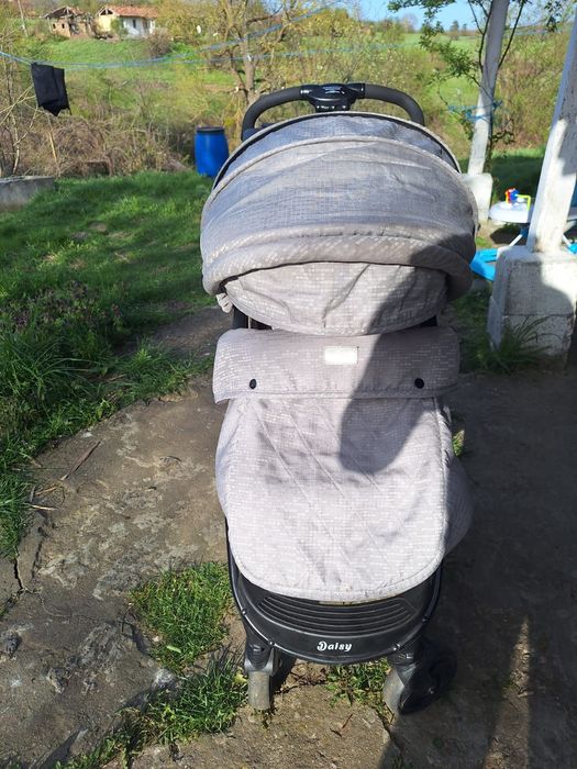 количка за бебе...