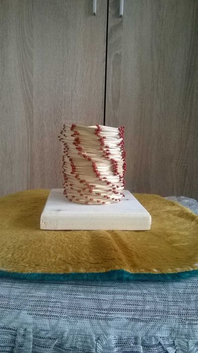 поставка несиметрична,за моливи или  касичка за пари