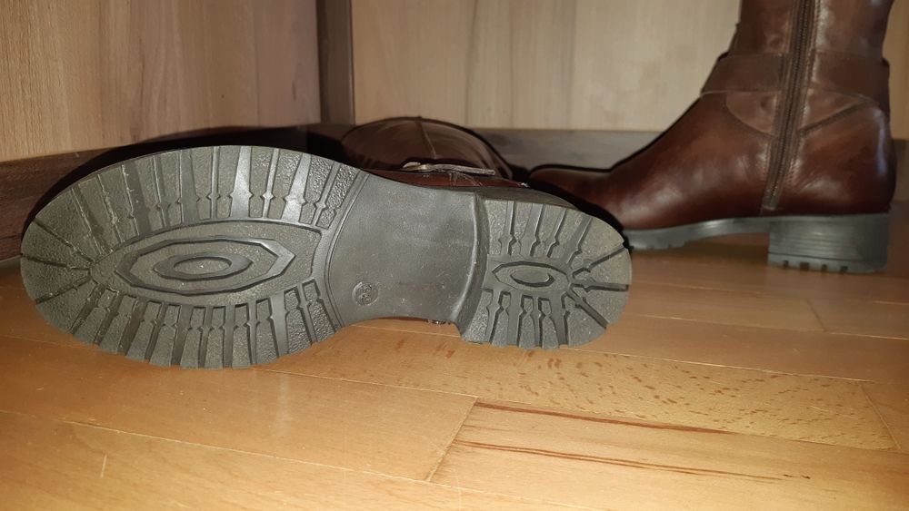 Дамски кожени ботуши