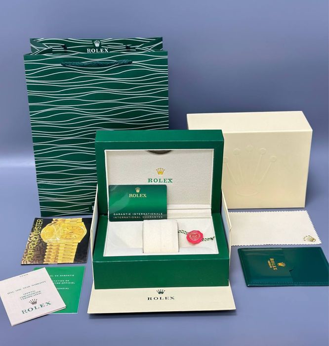 Продам часы Rolex с коробкой