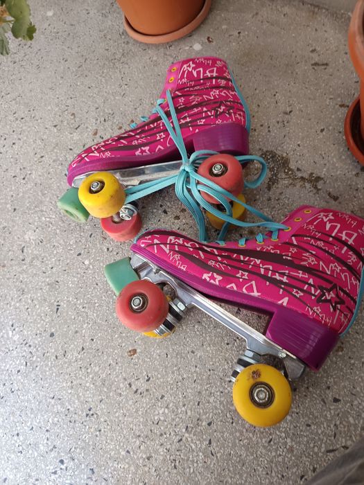 Продавам кънки сое луна