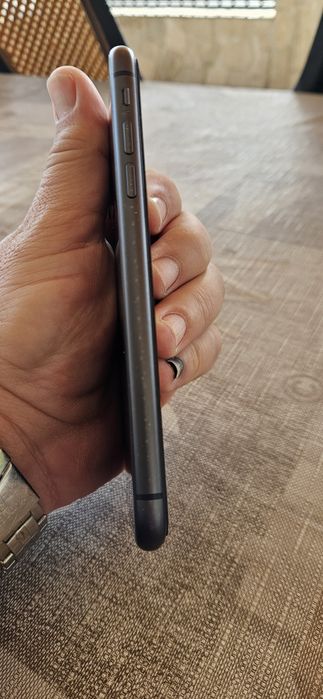 IPhone 11 много запазен