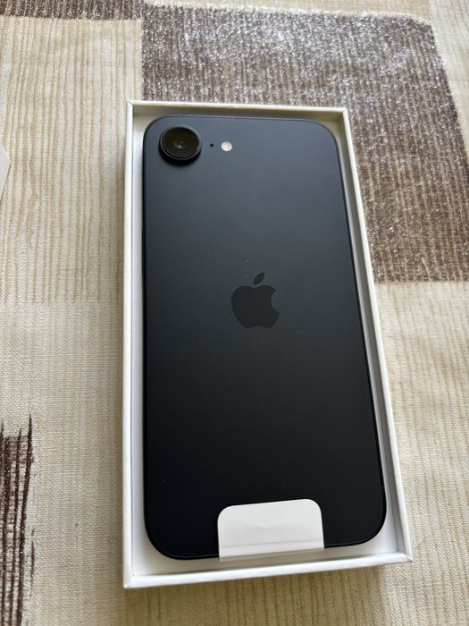 iPhone 16e 128gb черен