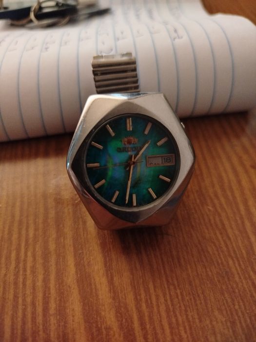 Продам часы orient