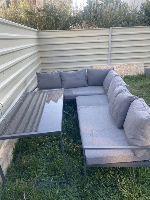 Vand mobilier de gradina