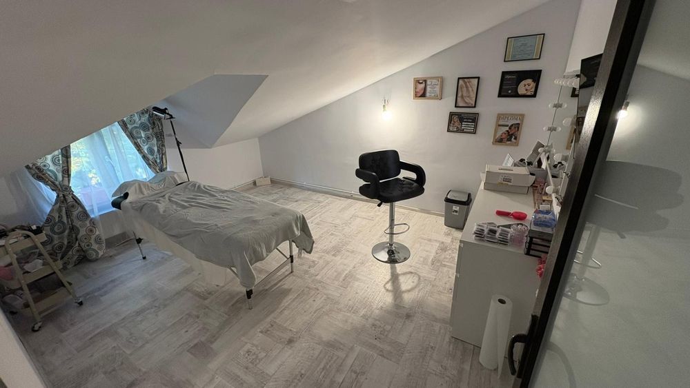 Inchiriez casa P+M, zona centrala