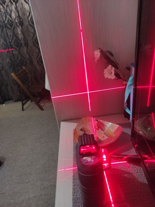 Vând laser Bosch GLL 3-80