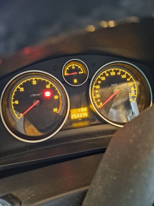 Vând Opel Zafira