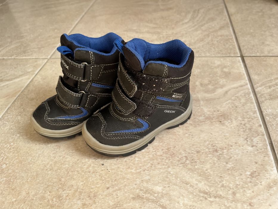 Продам демисезон ботинки Geox 22 р