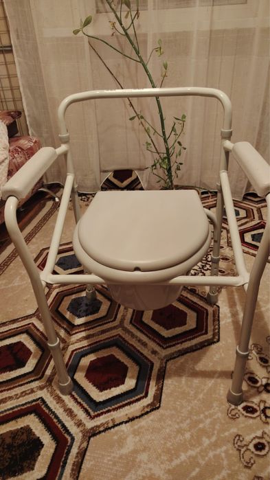 Кресло-туалет для инвалидов, поручни