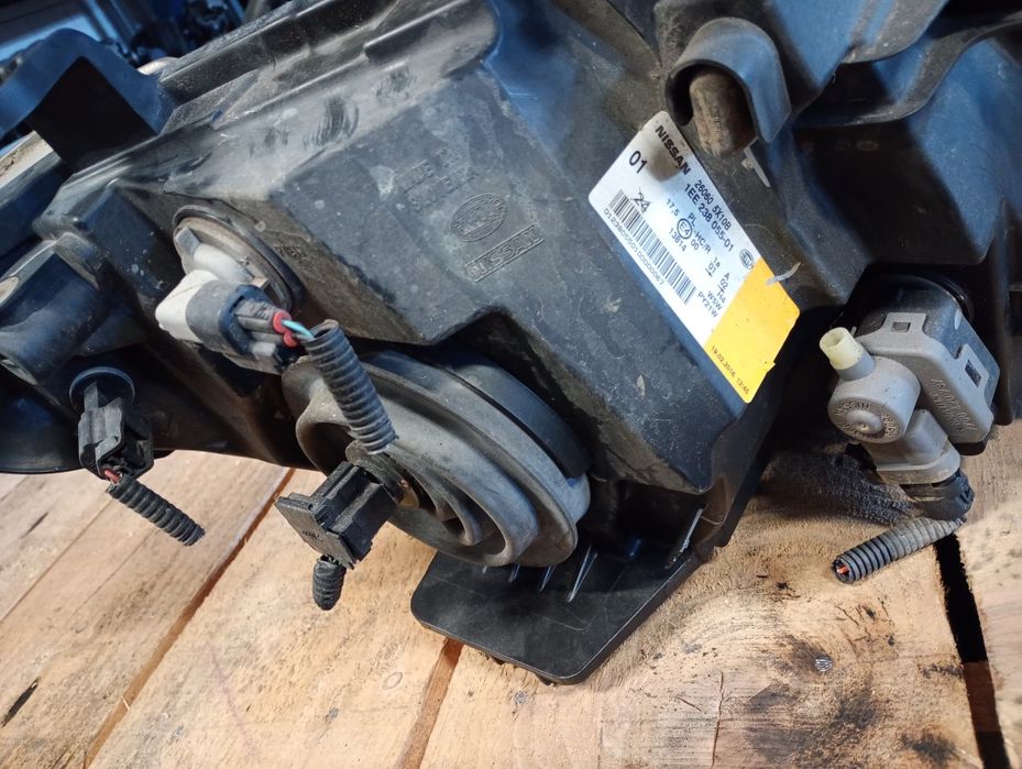 Far complet original faruri stanga si dreapta Nissan Navara d40 facelift 2014 model de europa fara prinderi rupte sau alte probleme