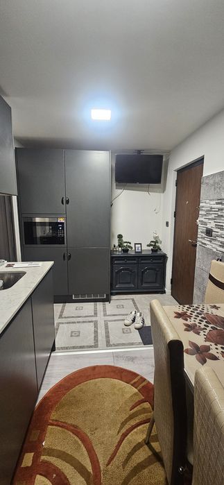 Închiriez apartament cu doua camere