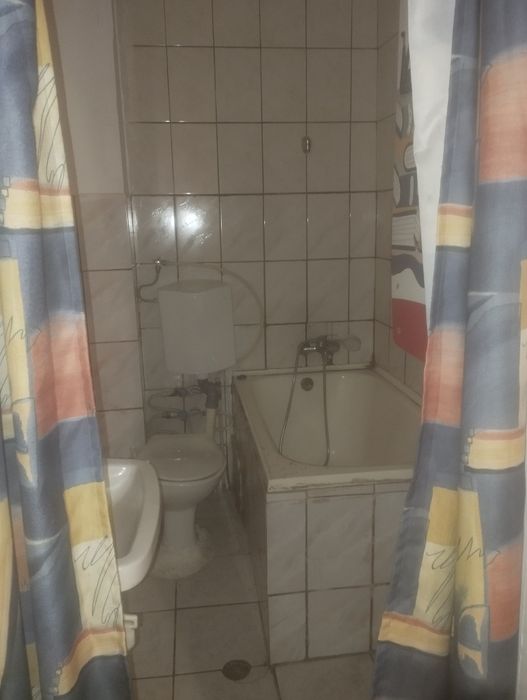 Închiriez Garsoniera