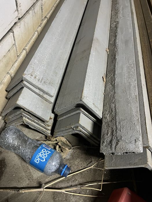 Продам уголок 100/100