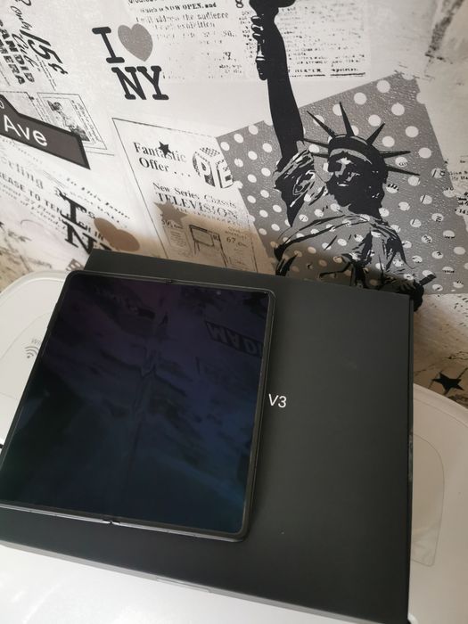 Honor Magic V3 la cutie Citiți anuntul