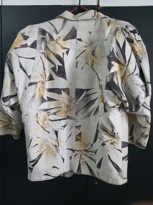 Марково кожено яке на цветя