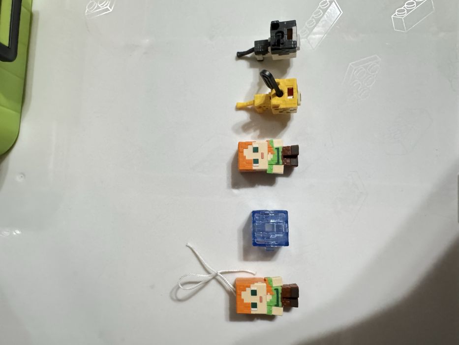 Продаются игрушки Minecraft Kinder Joy по хорошей цене