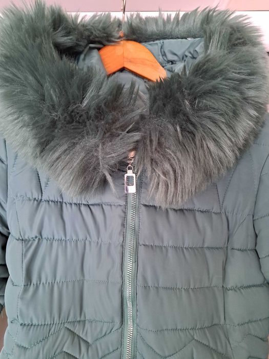 Много красиво, зелено ефектно  яке за момиче с богата качулка/яка