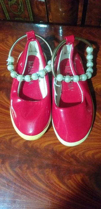 Кросовки кеды 50 тыс  новые и туфельки б/у   обсалютно новые турецкие