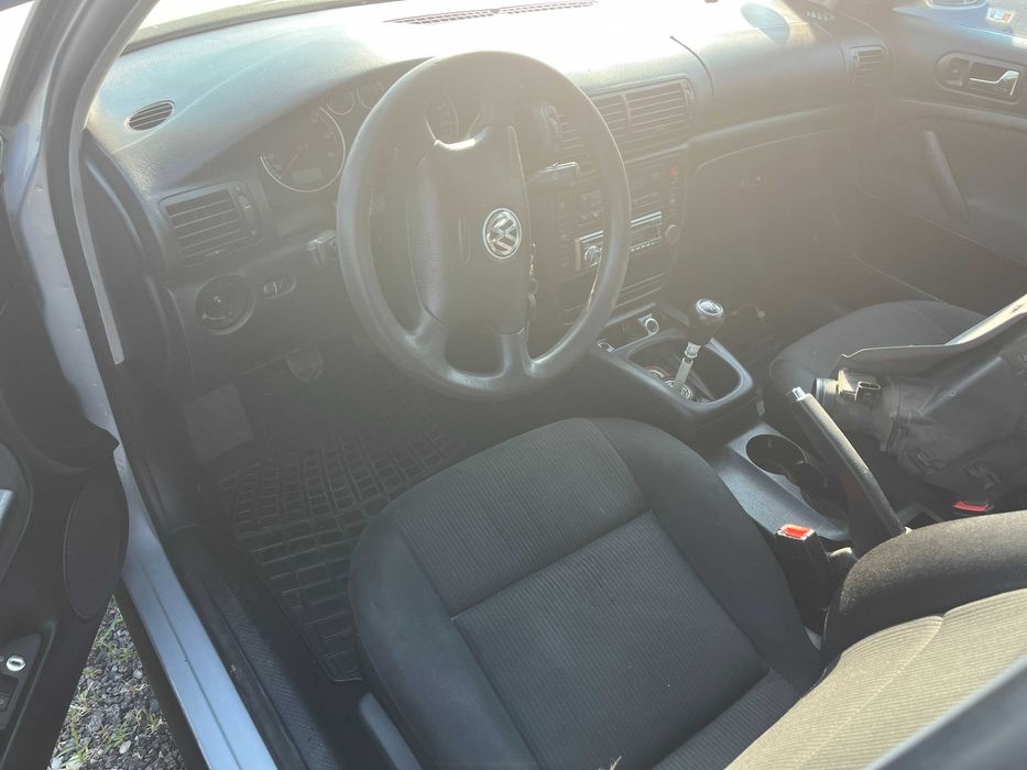 Dezmembrez VW Volkswagen Passat B5.5 berlina gri argintiu 1,9 TDI 2002
