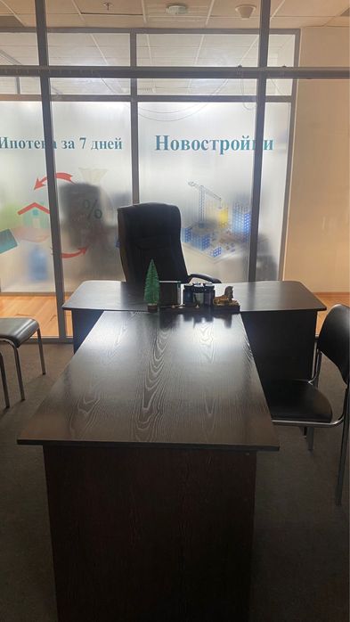 Для офиса стулья, шкафы, парты