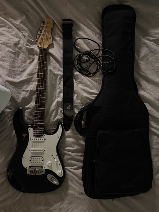 Электрогитара стратокастер