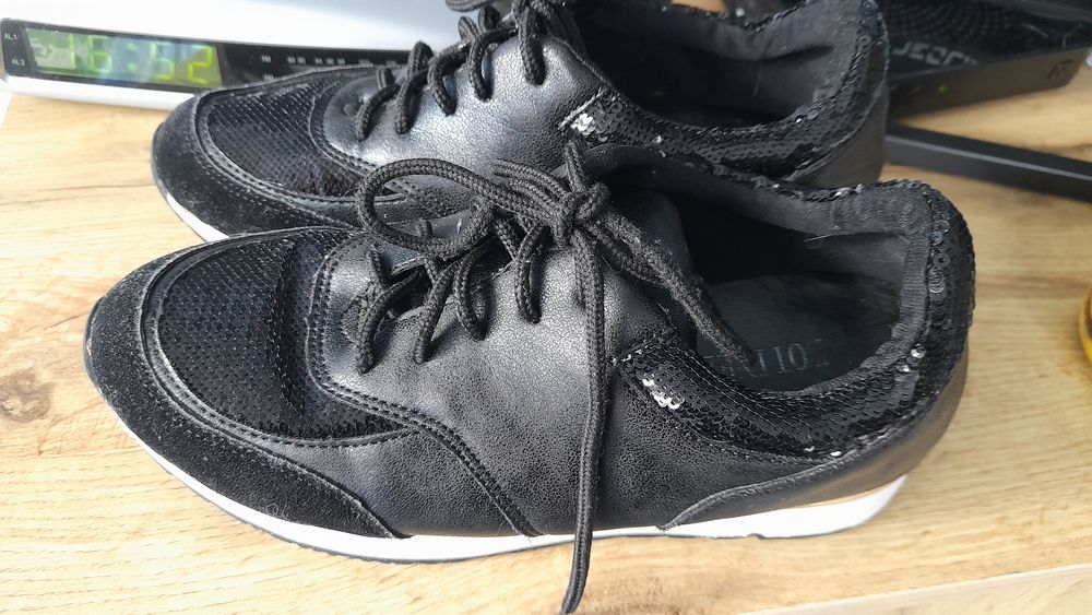 Маратонки,35,5 номер