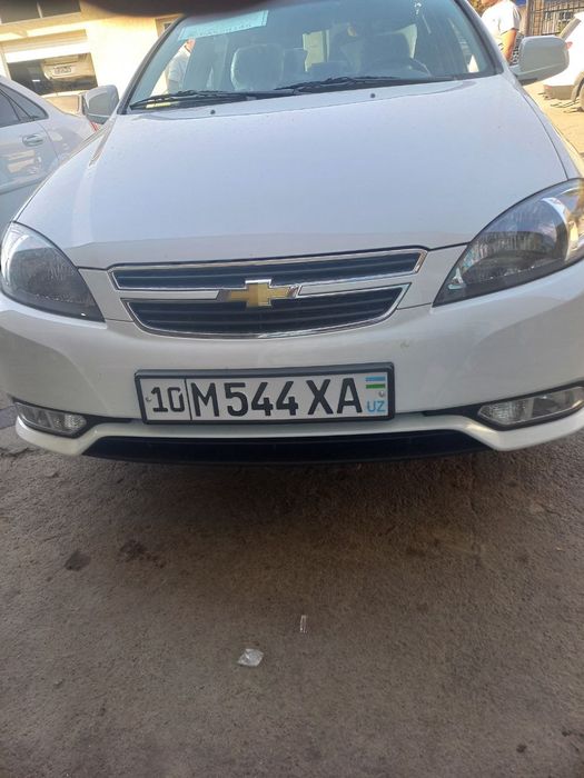 Нактга мошина сотилади