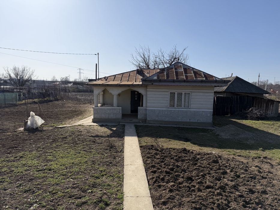 Închiriez casa Bacau sat Filipeşti E85