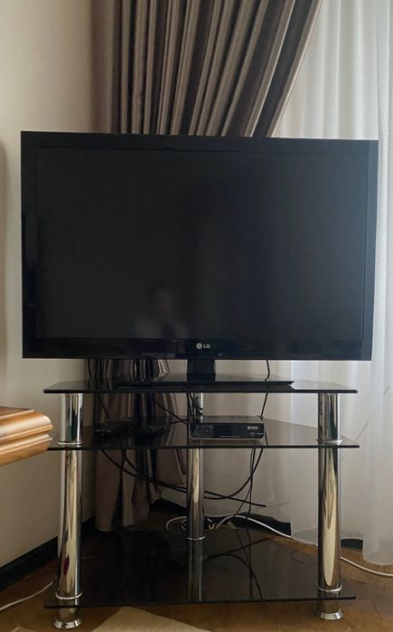 LG    43 диагональ + тумба бонус