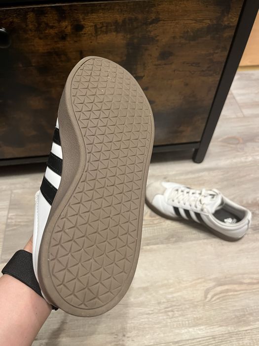 Adidas VL Court in conditie excelenta